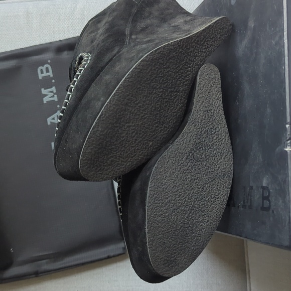 L.A.M.B. Nate blk suede booties sz 9.5 - Picture 6 of 8